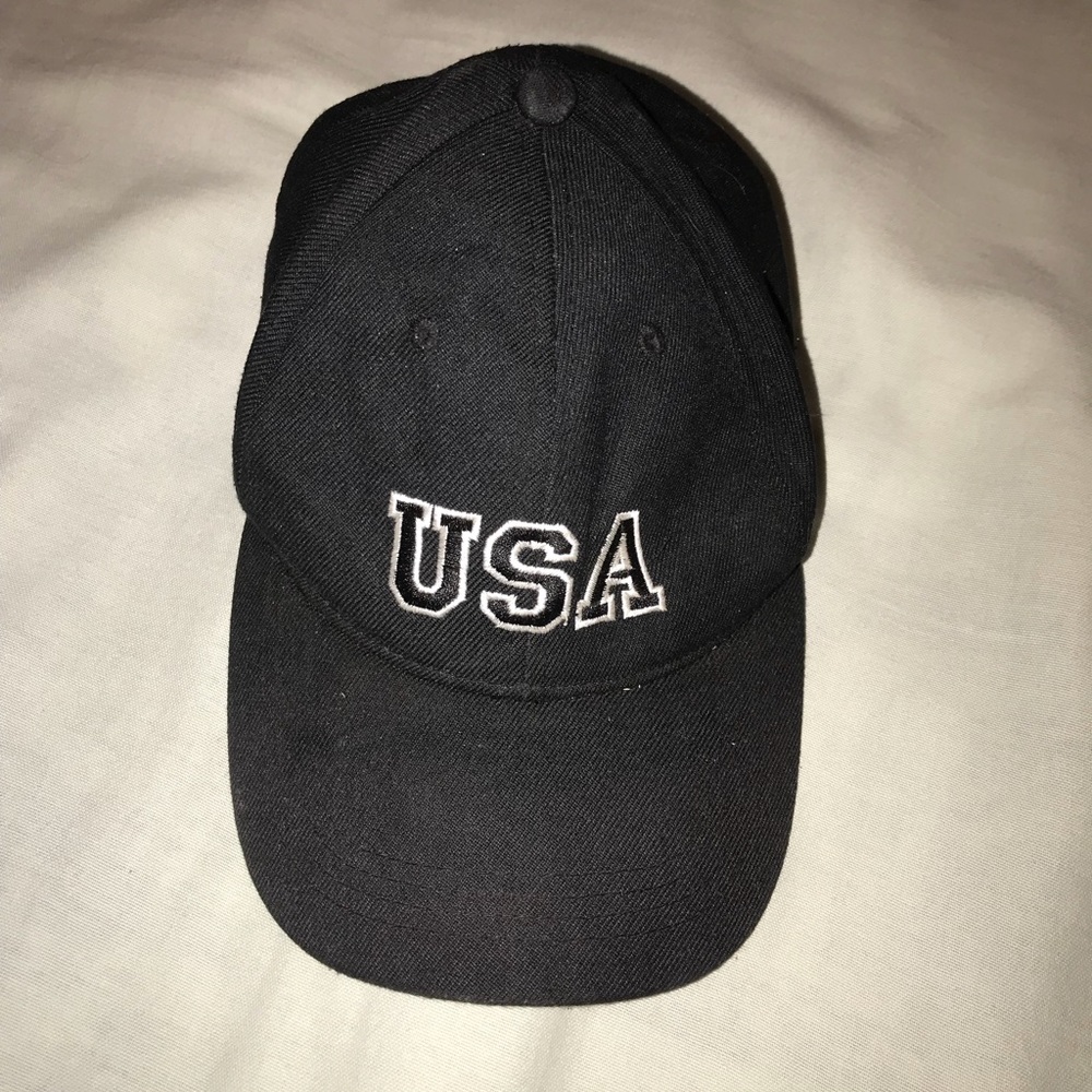 Black cap with embroidered USA